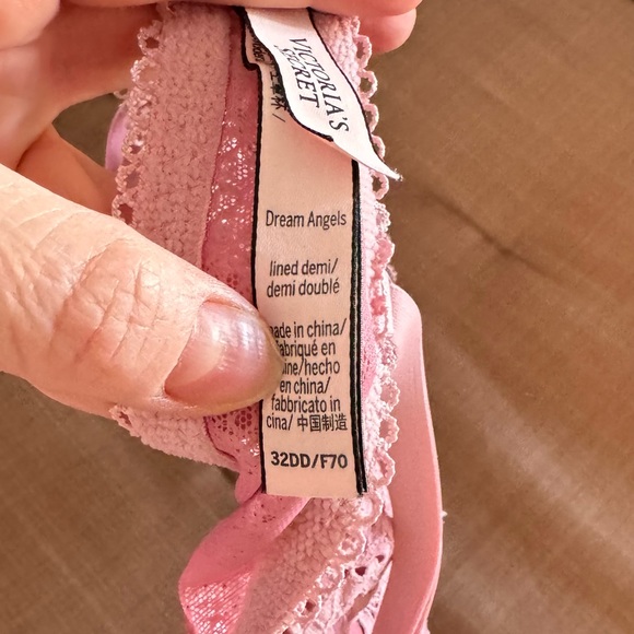 VIctoria Secret Dream Bra - Picture 3 of 3